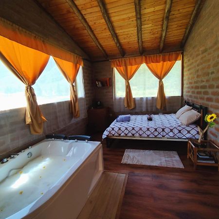 El Castillo Del Lobo Pululahua Bed & Breakfast Quito Ngoại thất bức ảnh