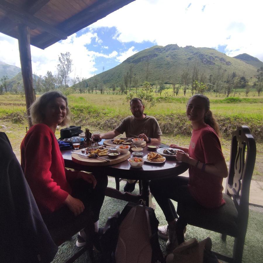 El Castillo Del Lobo Pululahua Bed & Breakfast Quito Ngoại thất bức ảnh